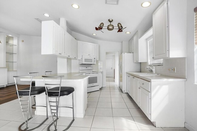 Building Photo - 8270 Eleuthera Ln
