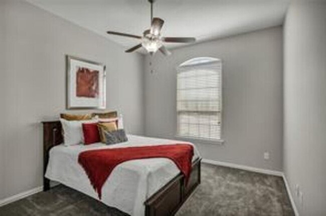Building Photo - 21808 Esmeralda Dr