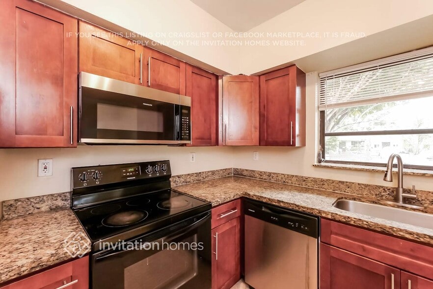 Building Photo - 510 NE 172nd St