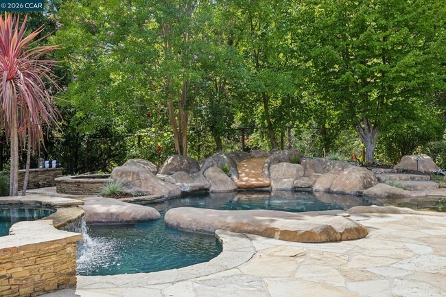 Building Photo - 783 Los Palos Manor