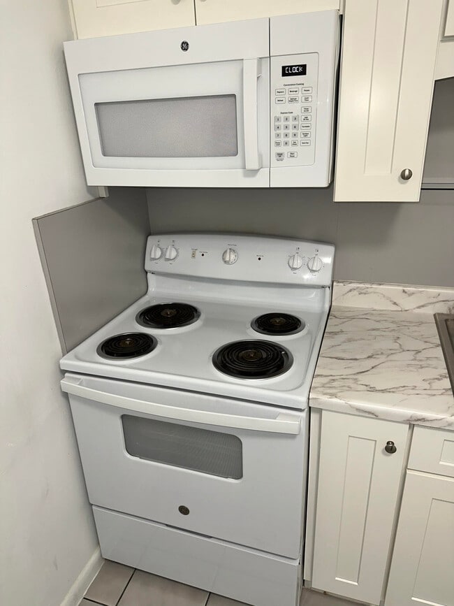 Building Photo - 301 W Ocean Ave