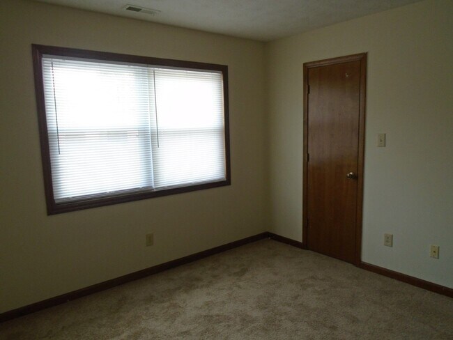 Building Photo - Timberlake  Apartments