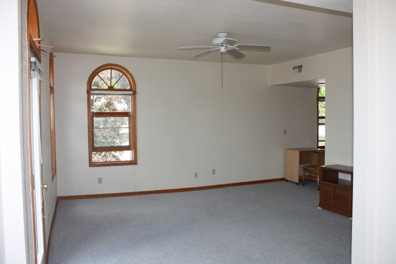 Building Photo - 118 E Ash St