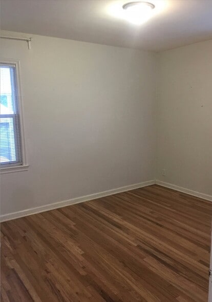 Building Photo - 2581 E Lambourne Ave