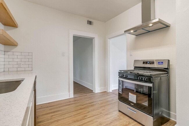 Building Photo - Large Newly Remodeled Home in Historic Fai...