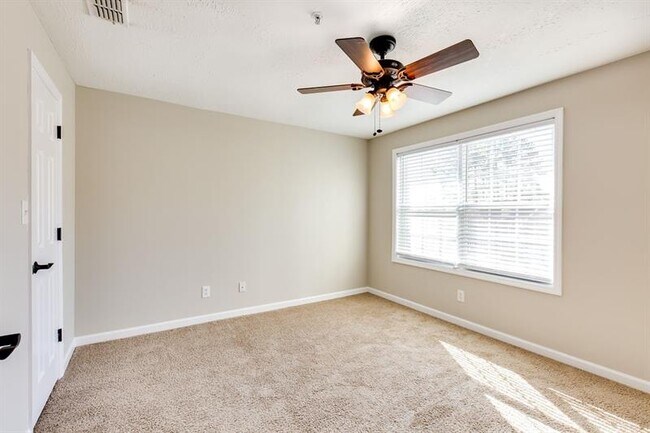 Building Photo - 5670 River Heights Crossing SE