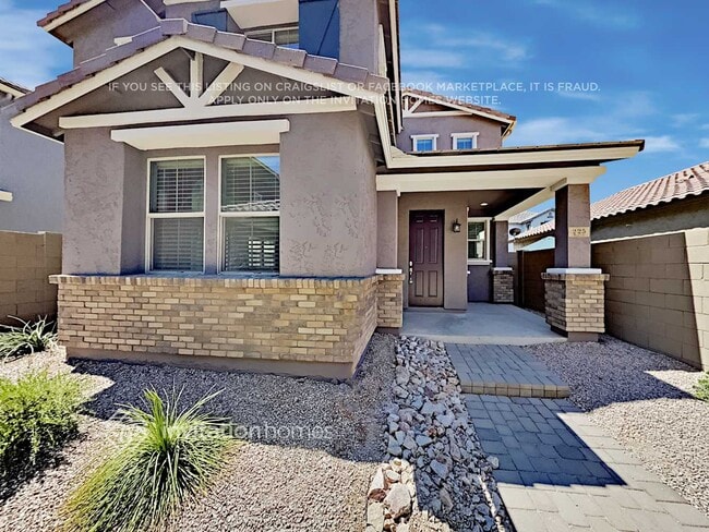 Building Photo - 225 N Sandal