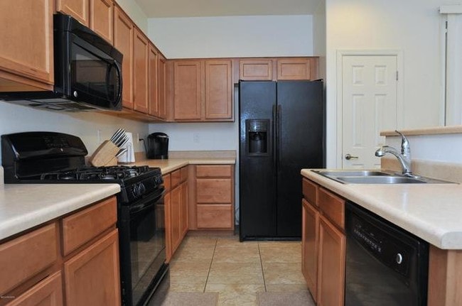 Building Photo - 11822 W Farmall Dr