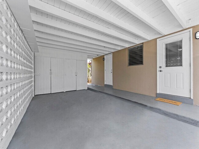 Building Photo - 1418 N 16th Ave