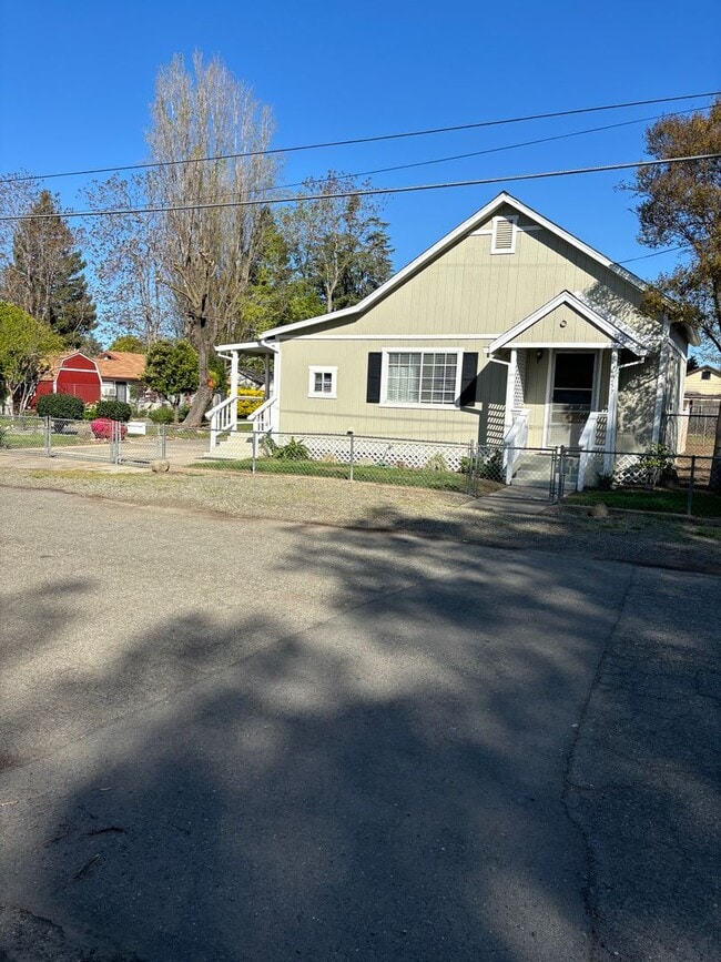 Primary Photo - 1 + B/R Charming house with Beautiful big ...