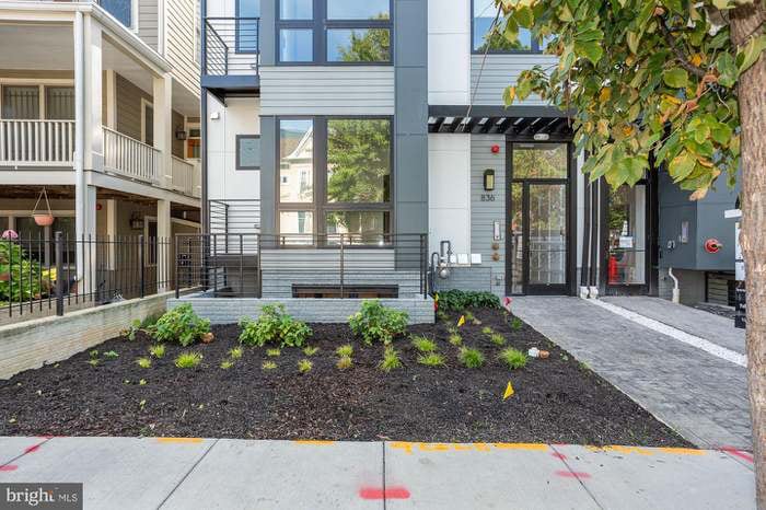 Building Photo - 836 Varnum St NW