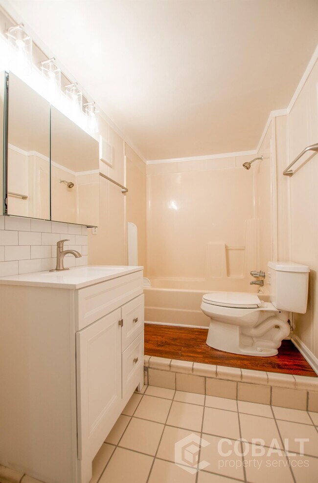 Building Photo - 867 Rosedale Rd NE