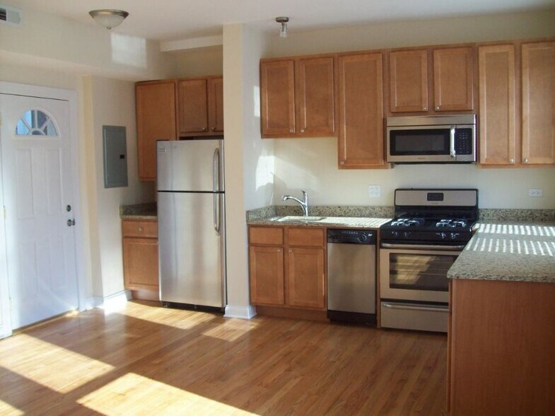Building Photo - 3007 N Spaulding Ave