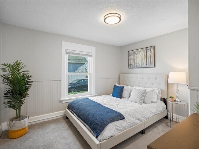 Building Photo - Charming Updated Bungalow near Downtown De...