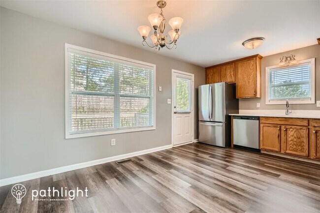 Building Photo - 213 Logan Creek Lane