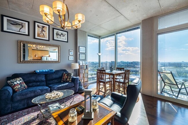 Building Photo - 777 N Ashley Dr