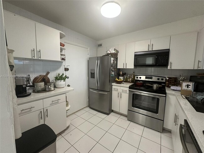 Building Photo - 8233 Harding Ave