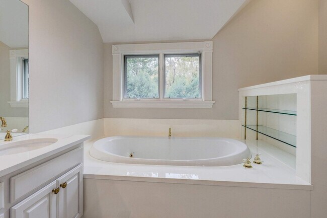 Building Photo - 2105 S Fillmore St