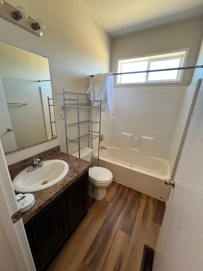 Building Photo - Paradise 2 bedroom 2 bath home on land. Ru...