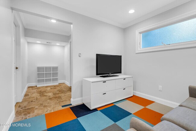 Building Photo - 455 W Lincoln Ave