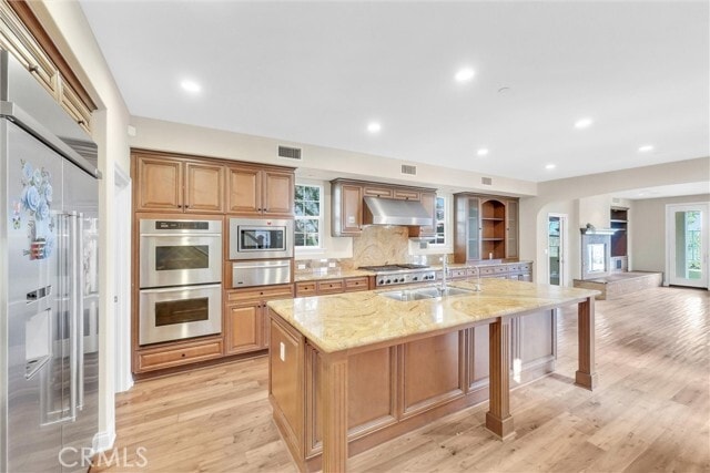 Building Photo - 31 Cezanne