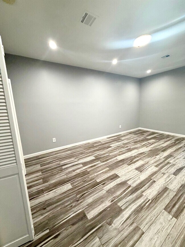 Building Photo - 644 Newark Ave