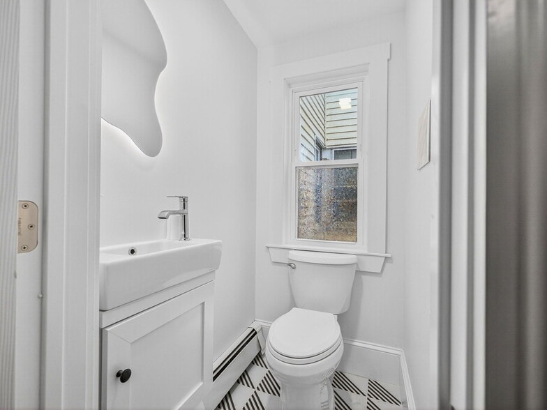 Building Photo - 114 Woodstock St