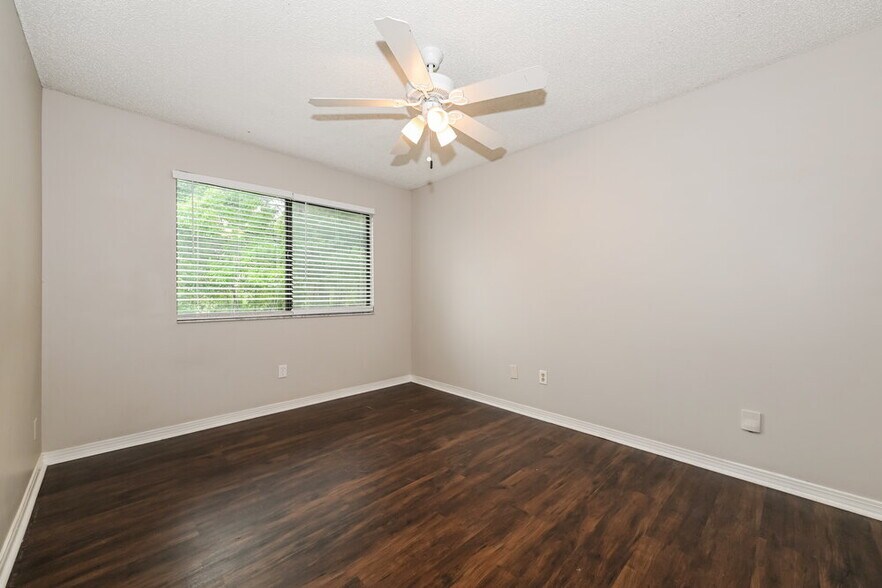 Building Photo - 2919 Lantana Lakes Dr W