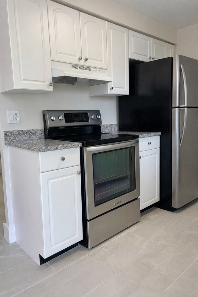 Building Photo - Beautifully Fully Remodeled 3-Bedroom Home with Carport, Indoor Laundry & Huge Fenced Yard!