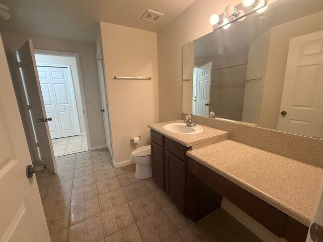 Building Photo - 2801 Chancellorsville Dr