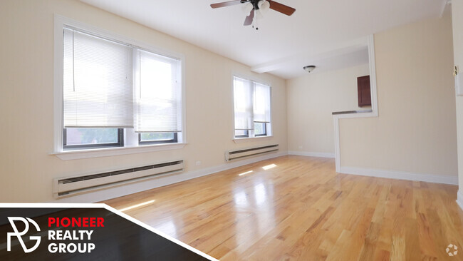 Building Photo - 812 W Diversey Pky