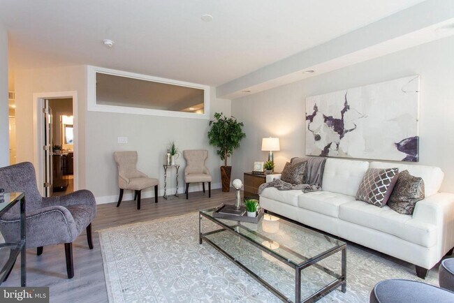 Building Photo - 1533 Parrish St