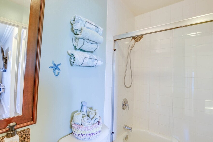 Building Photo - 126 Elder Ave