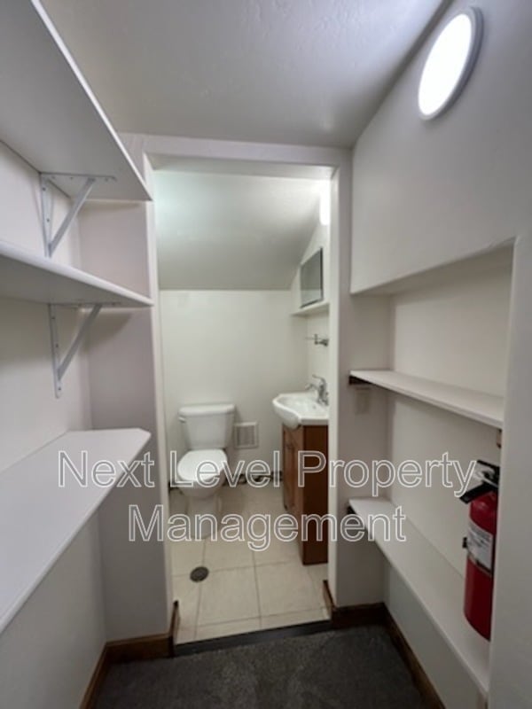 Building Photo - 302 Batavia Ln