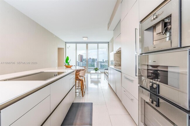 Building Photo - 16901 Collins Ave