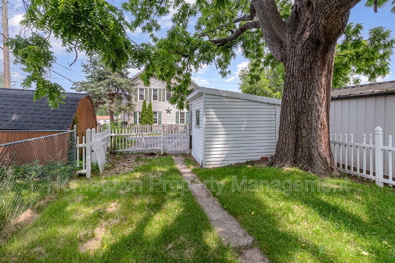 Building Photo - 303 Ridge Ave