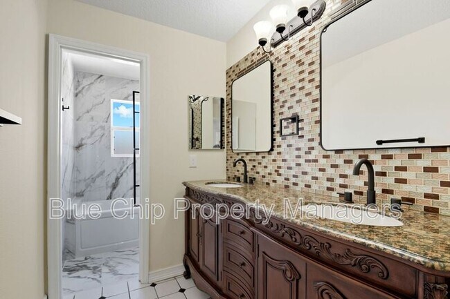 Building Photo - 12630 Lakebrook Dr