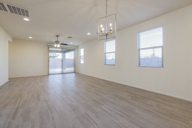 Building Photo - 12100 W Charismatic Dr