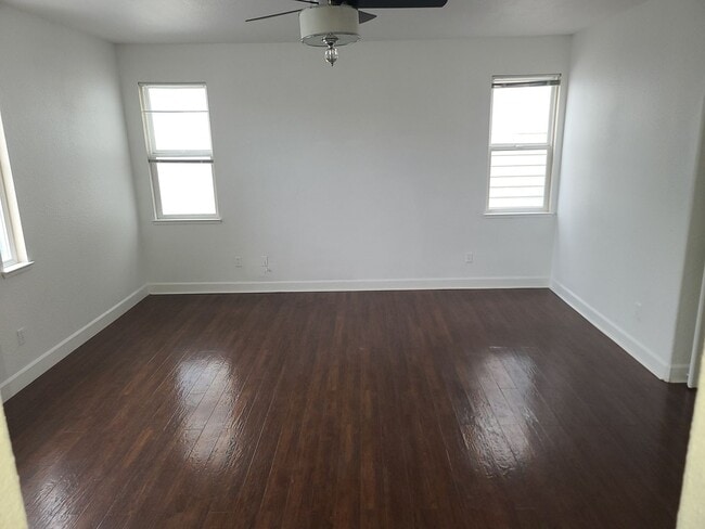 Building Photo - Beautiful Tri-Level Home in Hercules