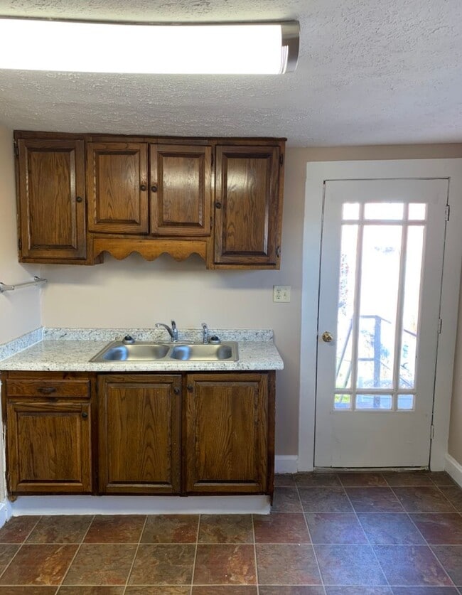 Building Photo - 0211 11th St