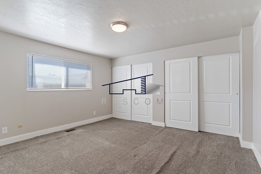 Building Photo - 447 W 4900 S