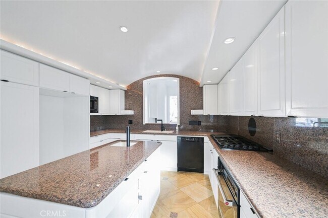 Building Photo - 411 Goldenrod Ave