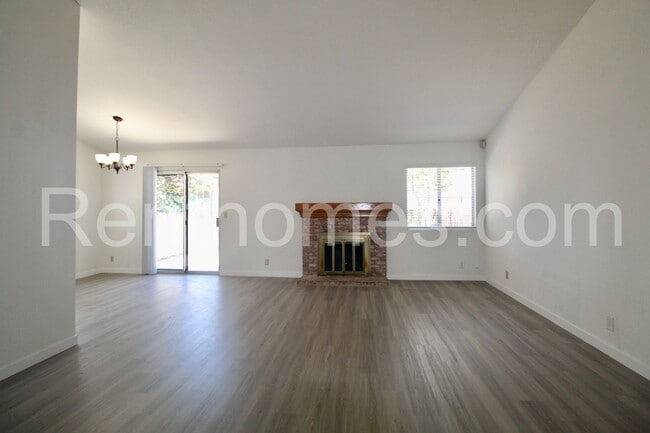 Building Photo - 2723 Malibu Pl