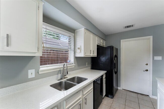 Building Photo - 29410 Sedgefield St