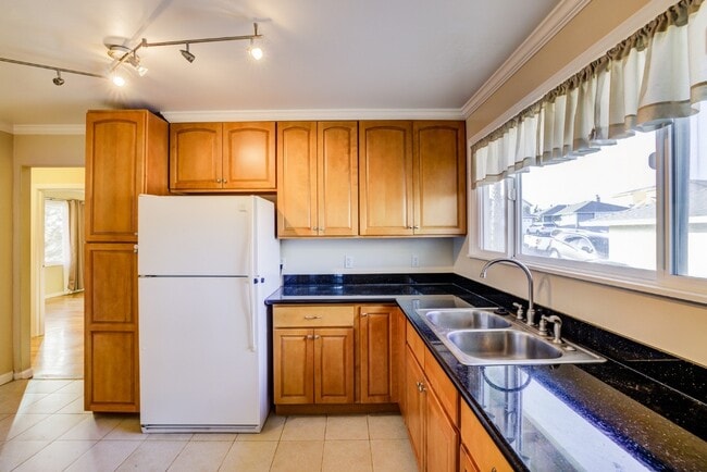 Building Photo - 13 Hermosa Ln