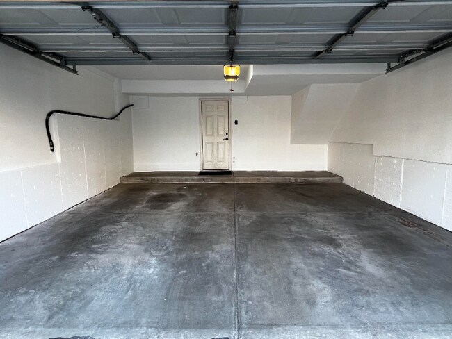 Building Photo - 5555 E Briarwood Ave