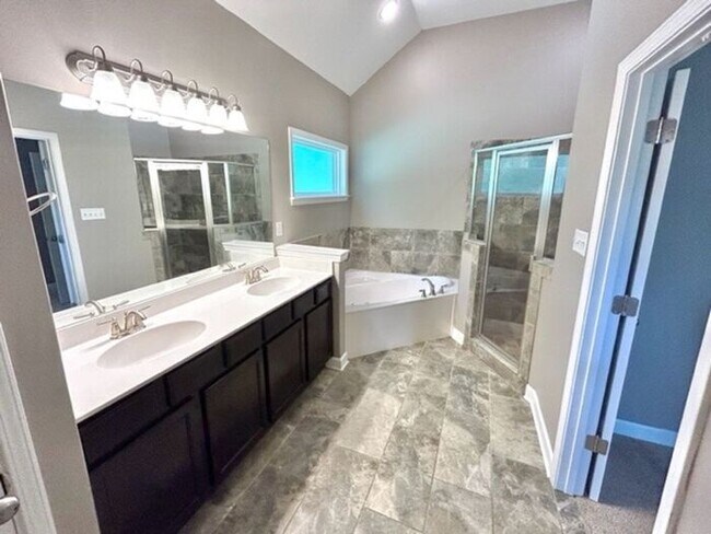 Building Photo - Now Leasing A 4 Bedroom 2 Bath Home In Oli...