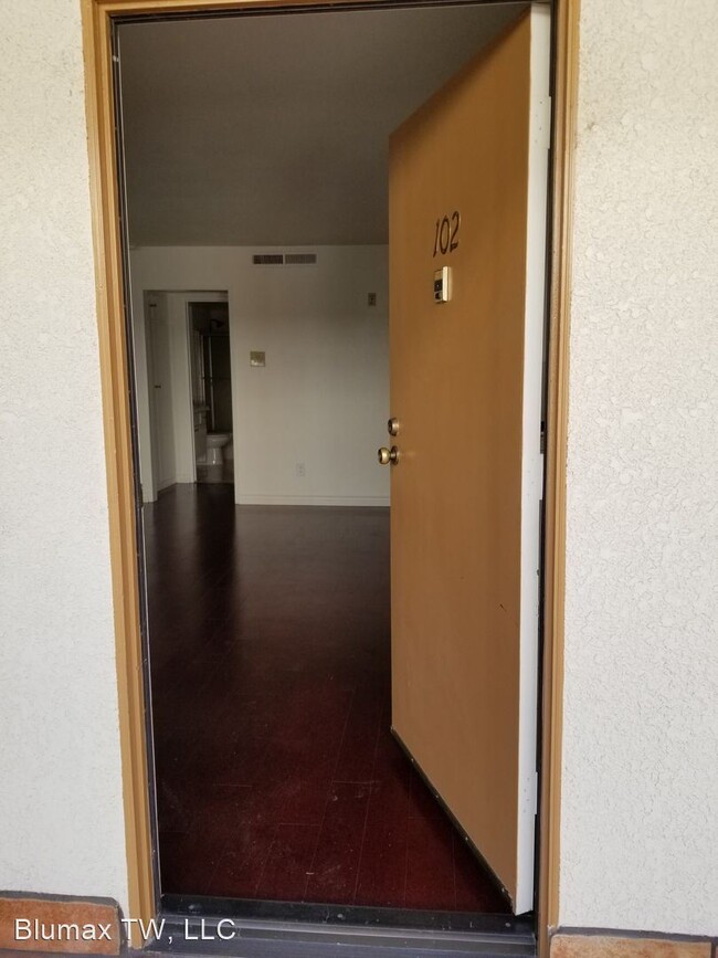 Building Photo - Tujunga Towers