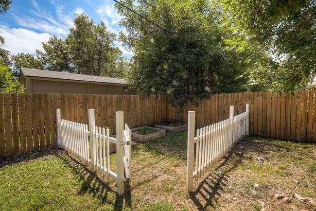 Building Photo - Wonderful Lakewood Home! Close to Light Rail