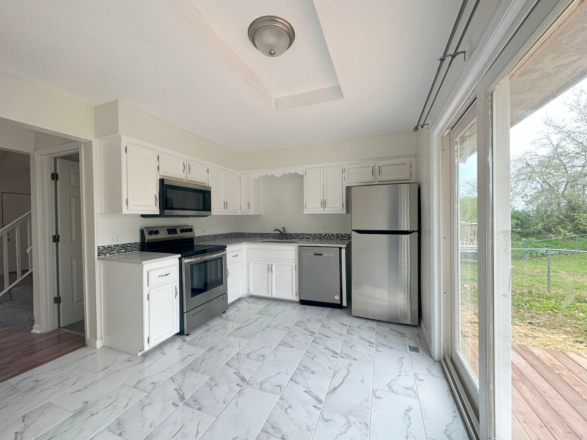 Building Photo - 1417 La Chateau Dr